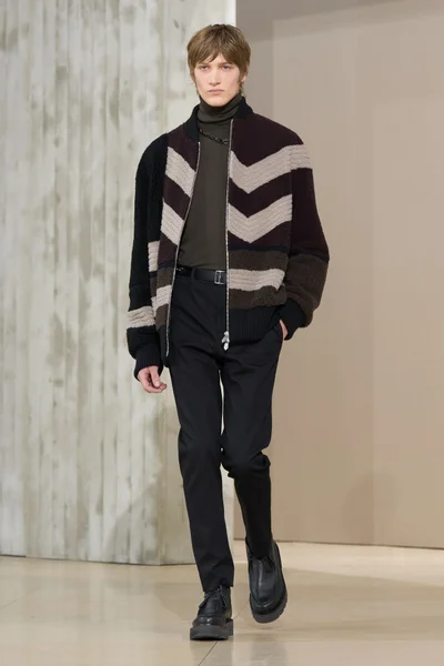 Look 32